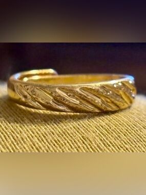 Textured Gold plated  Ring with Leaf Motif size 7